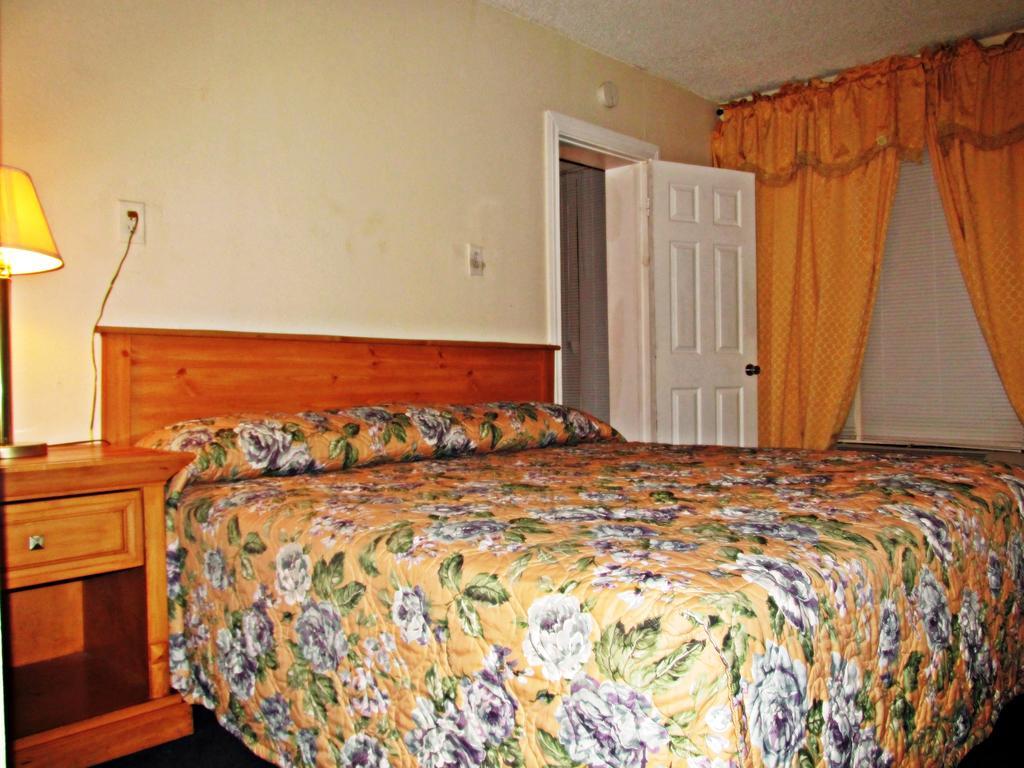 Crown Efficiency Extended Stay Baton Rouge Room photo