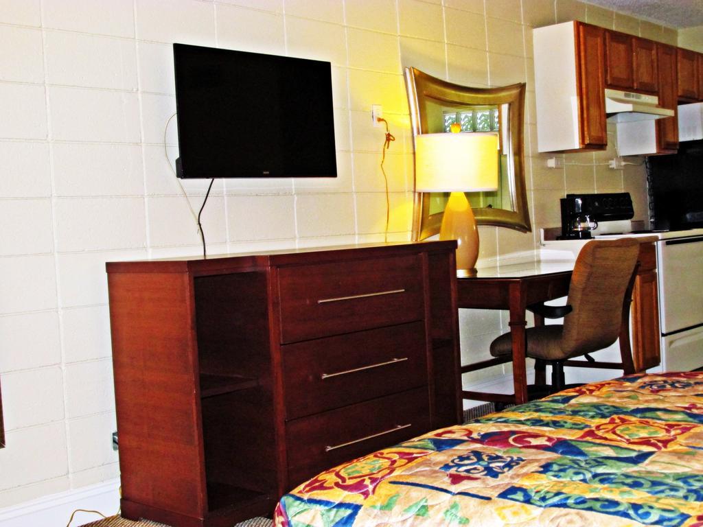 Crown Efficiency Extended Stay Baton Rouge Room photo